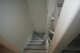 鉄骨を化粧にした階段室